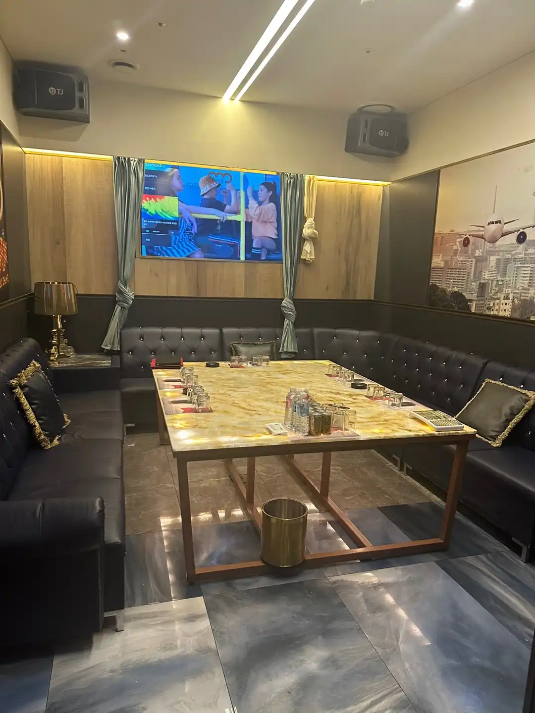 강남 하이퍼블릭 내부 13